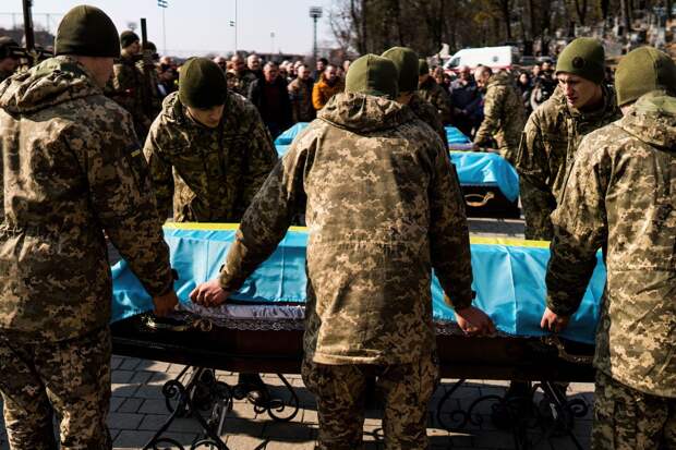 Украина уже положила сотни тысяч людей в попытке вернуть территории, которые на хотят быть...