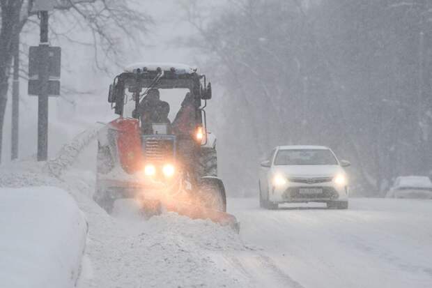 Гидрометцентр: в Москве действует "оранжевый" уровень опасности из-за снега