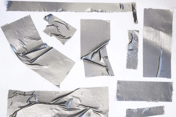 Двухсторонний скотч отклеили? Как убрать следы без разводов и царапин