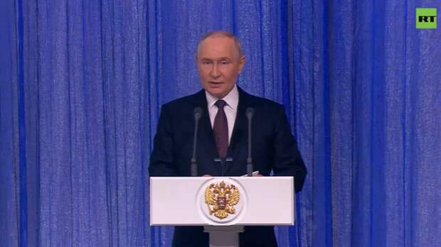 Путин принимает участие в торжественном вечере, посвящённом Дню войск национальной гвардии