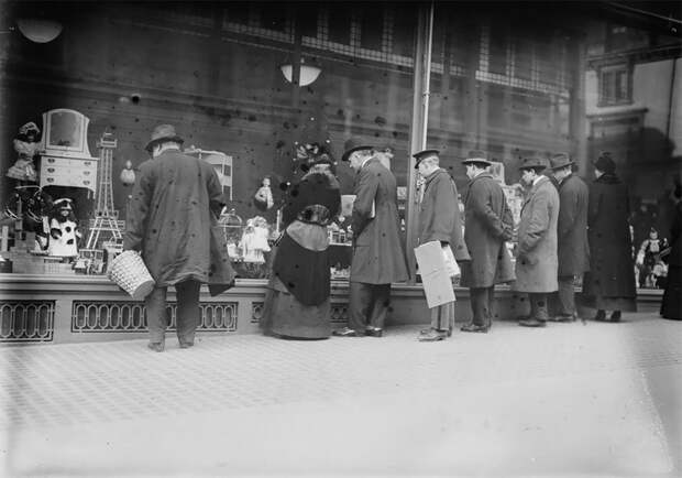 Сказочные фотографии рождественского шопинга в Нью-Йорке 1910 года