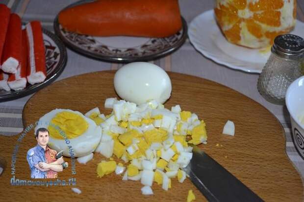Салат с апельсином и крабовыми палочками