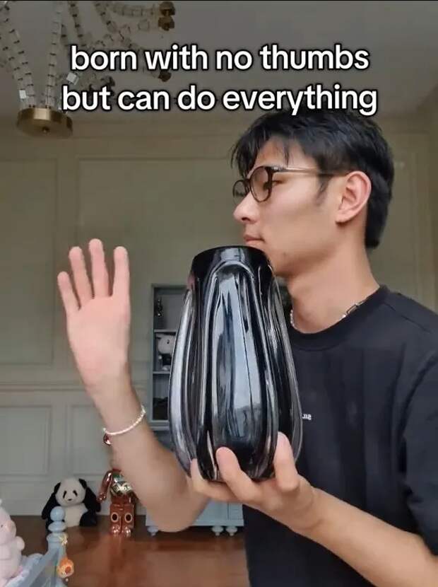 Как блогер живет без больших пальцев