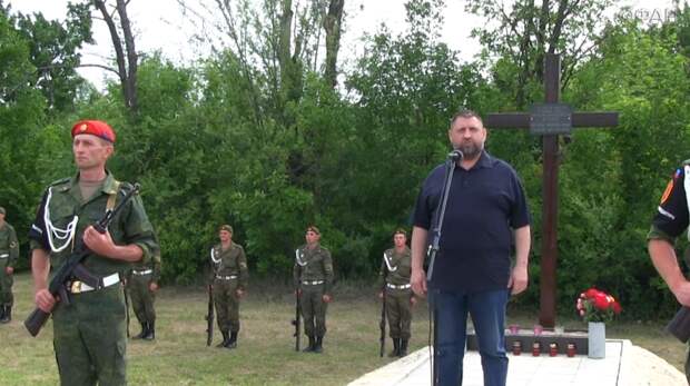 В ЛНР почтили память российских журналистов Волошина и Корнелюка