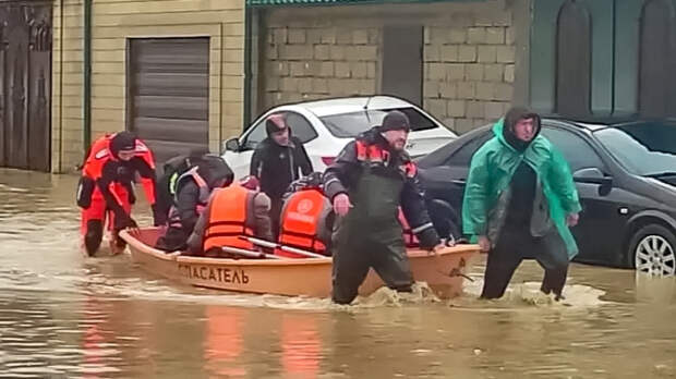 Более трех тысяч человек эвакуировали в затопленном Дагестане