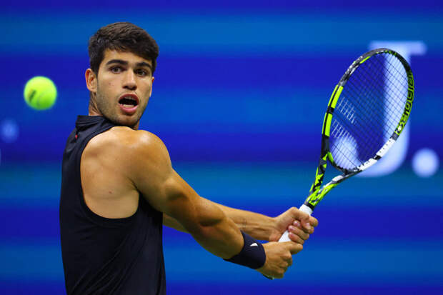 Испанский теннисист Алькарас обыграл де Минора и вышел в полуфинал AO-2026