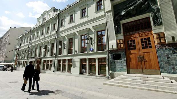 МХТ им. Чехова представил выставку к юбилею артистки Марины Брусникиной