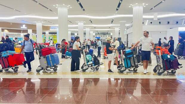 Аэропорт Дубая вернется к полноценной работе в течение 24 часов