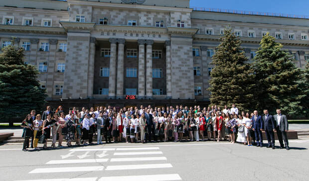 Губернатор Денис Паслер наградил «Золотую молодежь Оренбуржья»