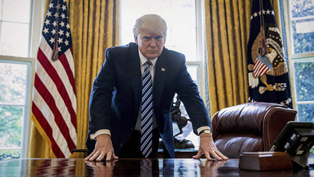 Президент США Дональд Трамп в Овальном кабинете Белого дома в Вашингтоне Президент США Дональд Трамп в Овальном кабинете Белого дома в Вашингтоне