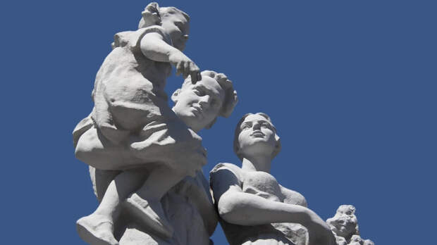 В Самаре завершилась реставрация памятника "Счастливая семья"