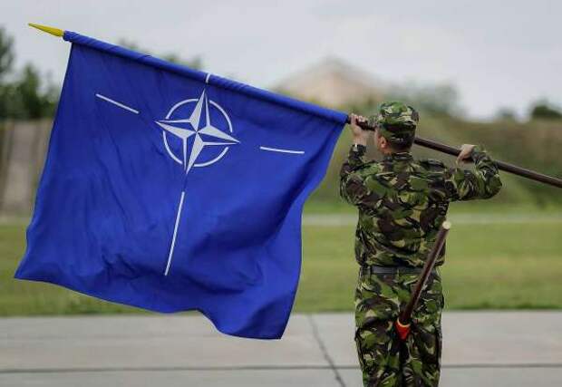 США и Россия «сливают» НАТО?