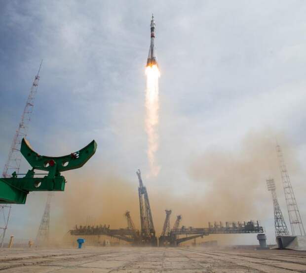Красивые снимки со старта космического корабля «Союз МС-04» (20 фото) Красивые снимки со старта космического корабля «Союз МС-04» (20 фото)