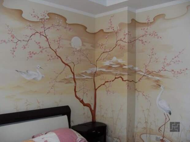 Рисуно с деревом на стене