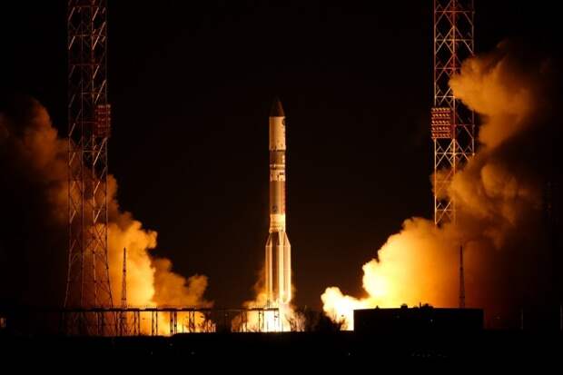 «Роскосмос» напомнил Франции, кто главный на орбите Земли