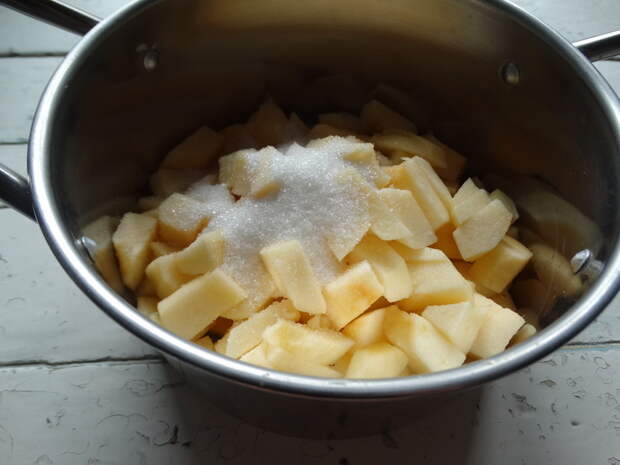 Яблочный десерт из яблок со сгущёнкой (всего 3 ингредиента, а вкус потрясающий)