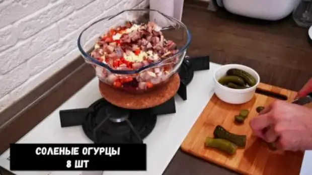Попробовал в гостях вкусный свекольный эстонский салат «Розолье». Теперь готовлю его в замен винегрету