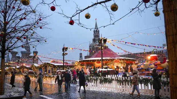 Выплаты на детей, ограничение выдачи займов и «приземление» IT-гигантов: что изменится в жизни россиян в январе