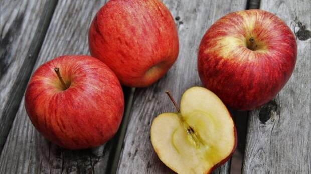 Что будет, если съедать по четыре яблока каждый день