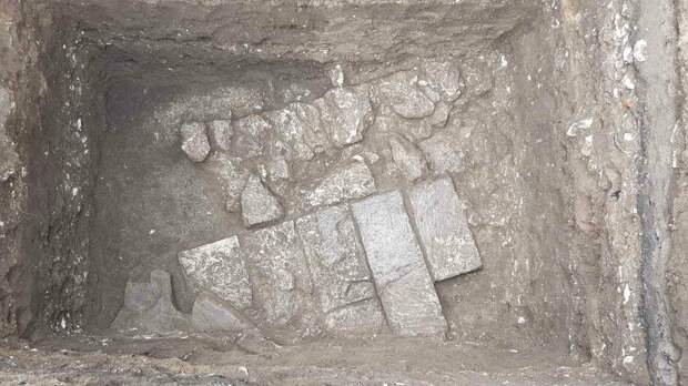 В центре Симферополя раскопали стены средневекового дворца