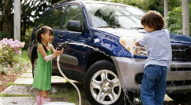 Шампунь пригодится и для мытья автомобиля. /Фото: bbvaedufin.com