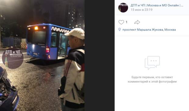 На проспекте Маршала Жукова каршеринг врезался в автобус