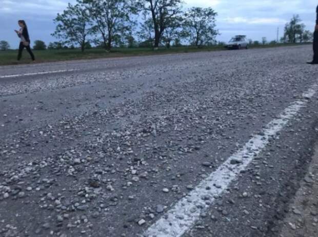 ДТП в Крыму: «кто-то рассыпал гальку на трассе, разбиты две машины»