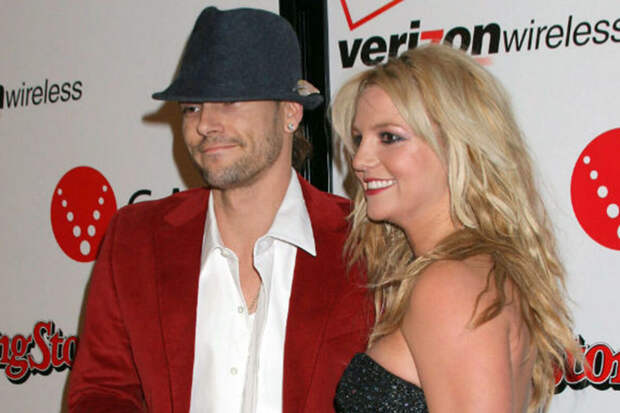 Тренер Асгари и танцор Федерлайн вступились за певицу Спирс после ареста