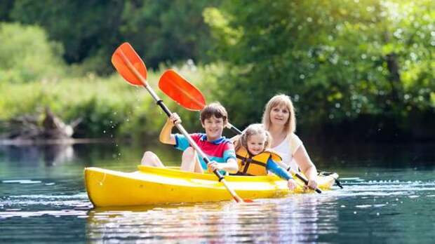 Смольный готов оплатить около 120 тысяч путевок в лагеря для детей
