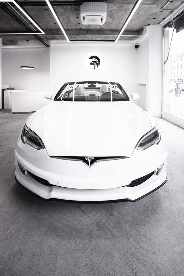 Двухдверный кабриолет Tesla Model S от Ares Design
