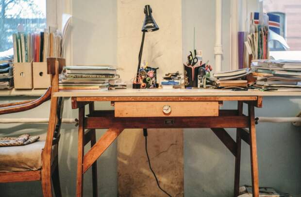 Чертежный стол, за которым работала Татьяна Владимировна Берсенева (Гинце) в годы службы архитектором ГИОПа