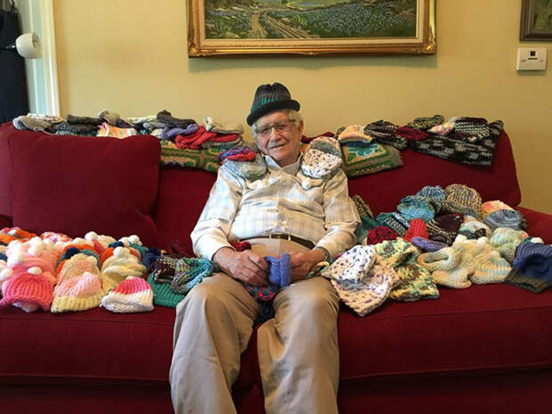 86-year-old-man-knit-tiny-hats-for-premature-babies-ed-moseley-1