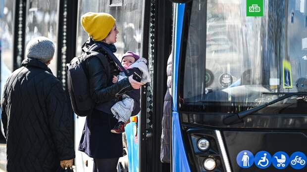 На время закрытия участка зеленой ветки метро запустят около 200 бесплатных автобусов