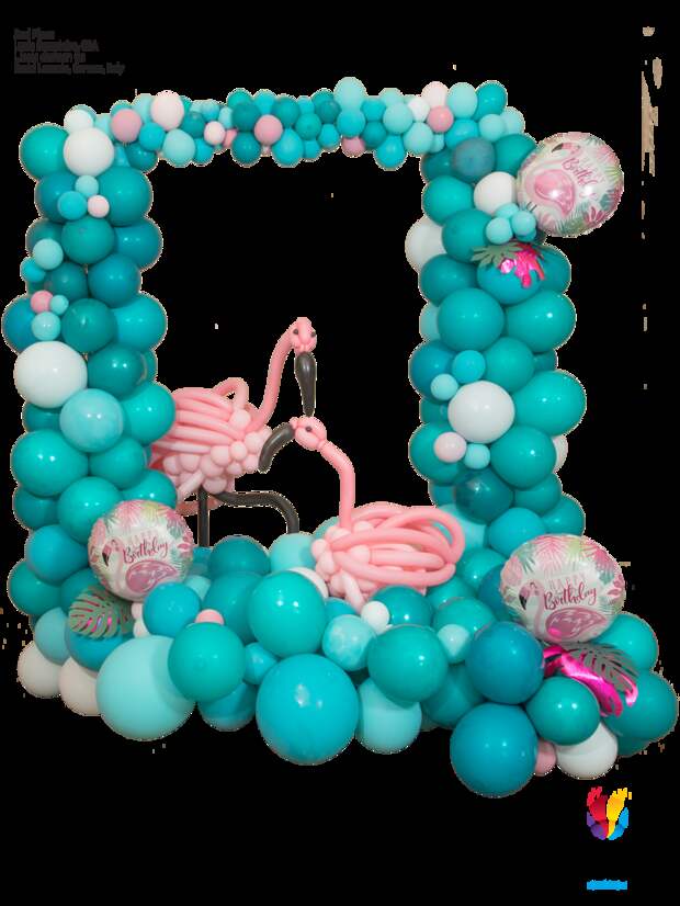 A flamingo-laden picture frame.
