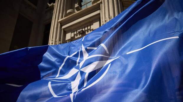 Песков с иронией отреагировал на угрозы НАТО применить пятую статью