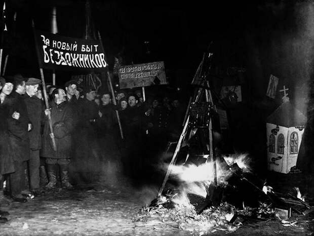 Сжигание икон в 1929 г.