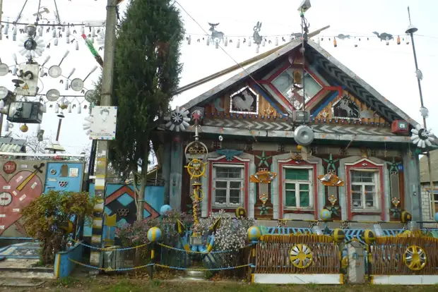 Дом оптимист. Смешные русские дома. Самые смешные дома в России.