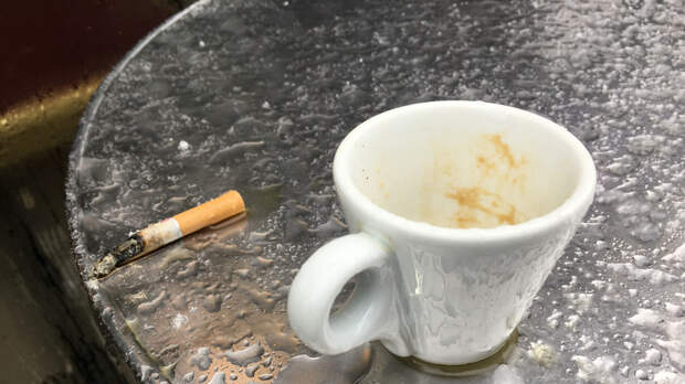 Врач: хроническое курение и чрезмерное употребление кофе могут привести к инсульту