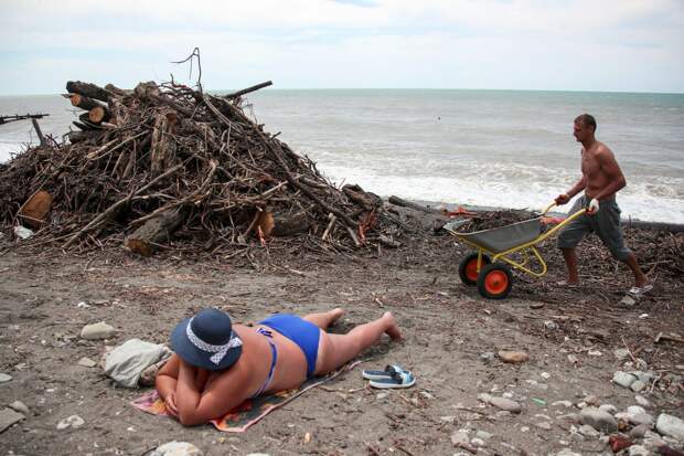 Отпускники делятся наблюдениями об отдыхе на пляже в Анапе