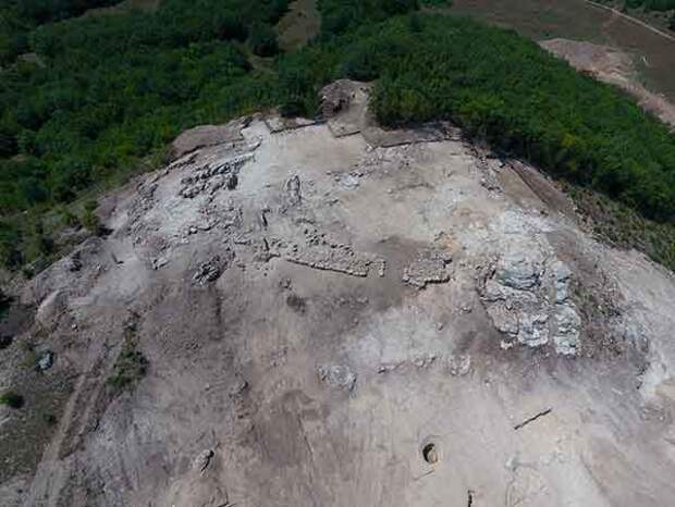 Поселение Кермен-Бурун («У стены-2»). Вид укрепления с востока