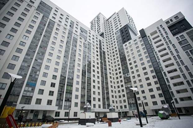 В России банки начали повышать ставки по ипотеке из-за курса рубля
