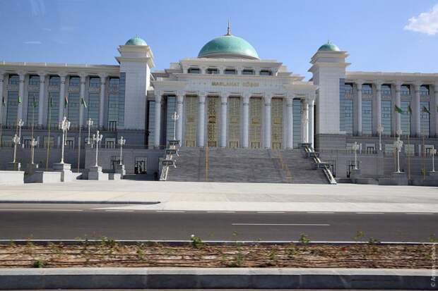 В Туркмении зарубежные телеканалы стали «вредными»