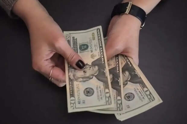 Если вы следите за долларом, то он за сутки изрядно потерял в цене