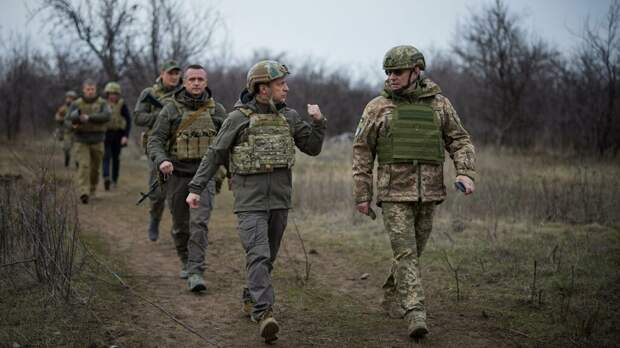 Запад толкает Украину в горнило войны