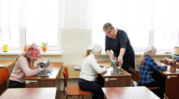 В Романовичской школе Могилевского района реализуют проект по изготовлению интерьерной куклы.