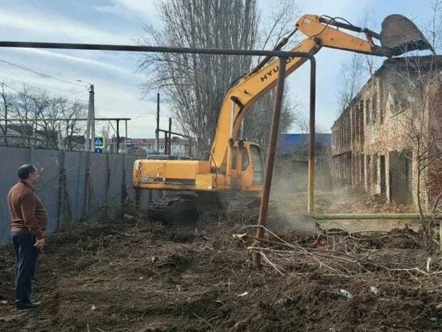 В Тлюстенхабле на месте бывшей казармы построят новое здание для размещения социально значимых служб и администрации