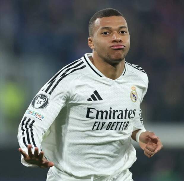Мбаппе повторил легендарное празднование Роналду. Жестом «Calma, Calma» Криштиану успокаивал «Камп Ноу»