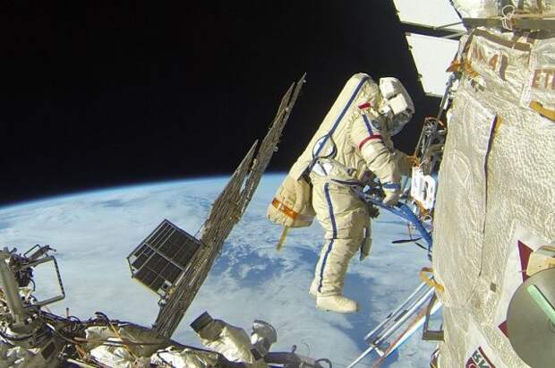 Космонавты рассказали о состоянии после полутора часов работы в космосе