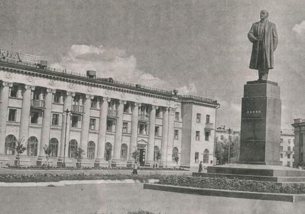 Новокуйбышевск, пл. Ленина. 1980-е г.