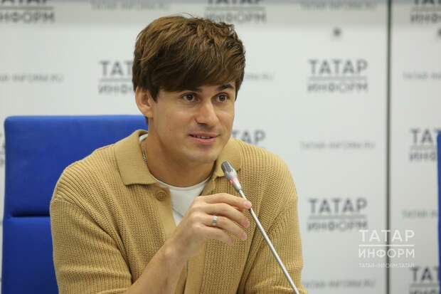 «Артистлар, әллә акча җыешып...» – Ришат Төхвәтуллин Уфадагы гримерканы ошатмаган